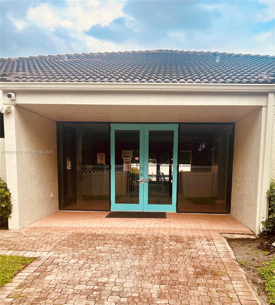 ROLLING HILLS GOLF - Residential Lease