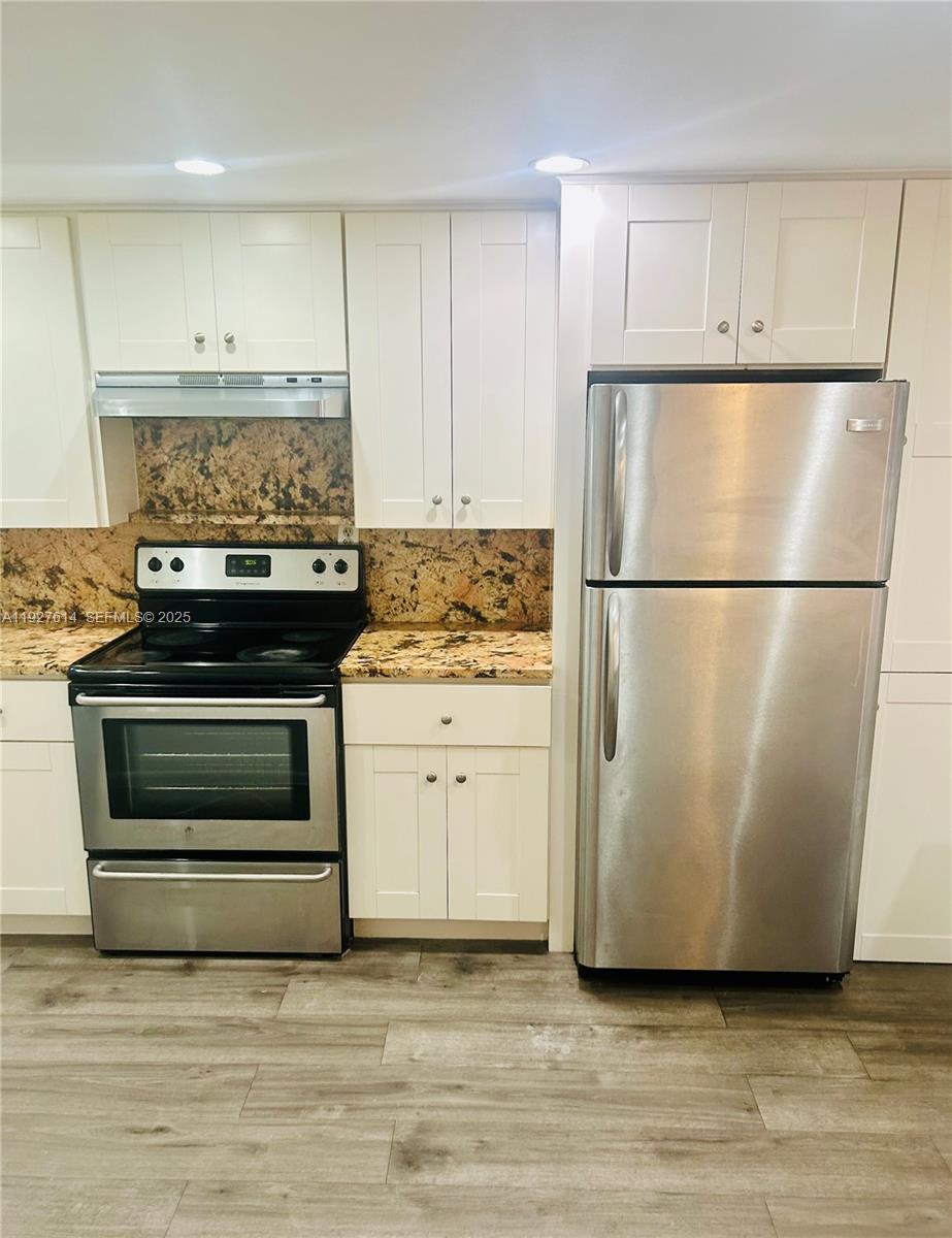 ROLLING HILLS GOLF - Residential Lease