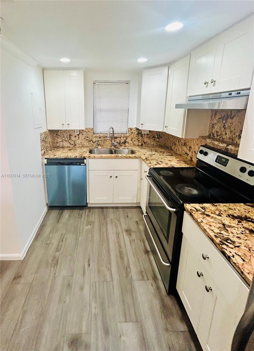 ROLLING HILLS GOLF - Residential Lease