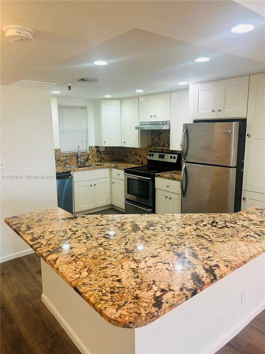 ROLLING HILLS GOLF - Residential Lease