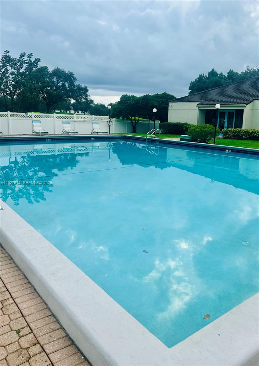 ROLLING HILLS GOLF - Residential Lease