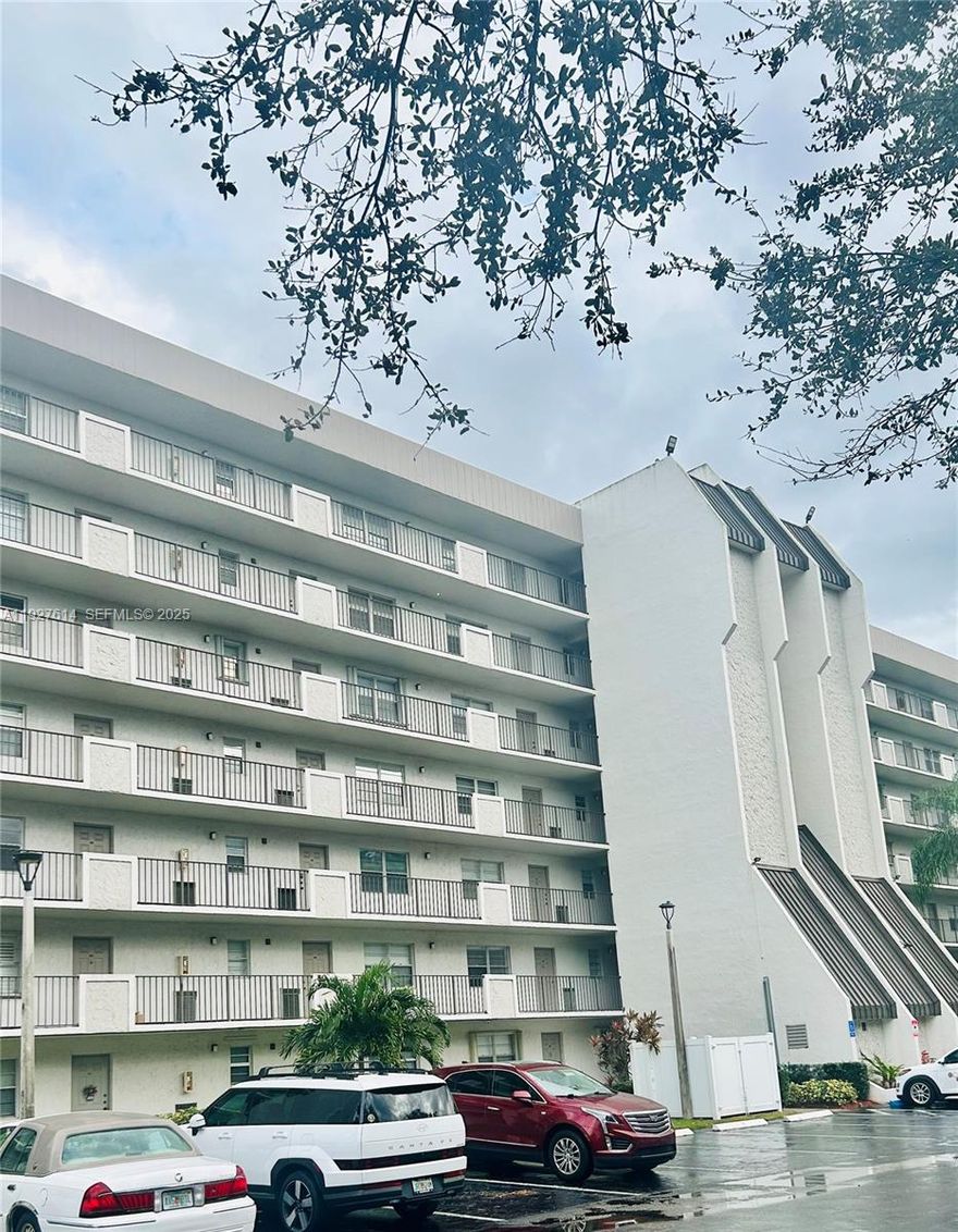 Spacious and bright 2 bedroom 2 bath apartment located in the desirable Rolling Hills community in Davie.  This 3rd floor corner unit features a private balcony with peaceful lake and golf course views, an open living/dining layout and excellent natural light throughout.  Ideal for NSU and Broward College students and anyone looking for comfort and convenience.