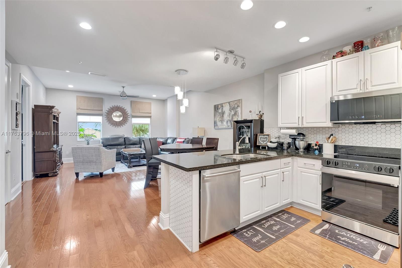 LATITUDE DELRAY BEACH CON - Residential