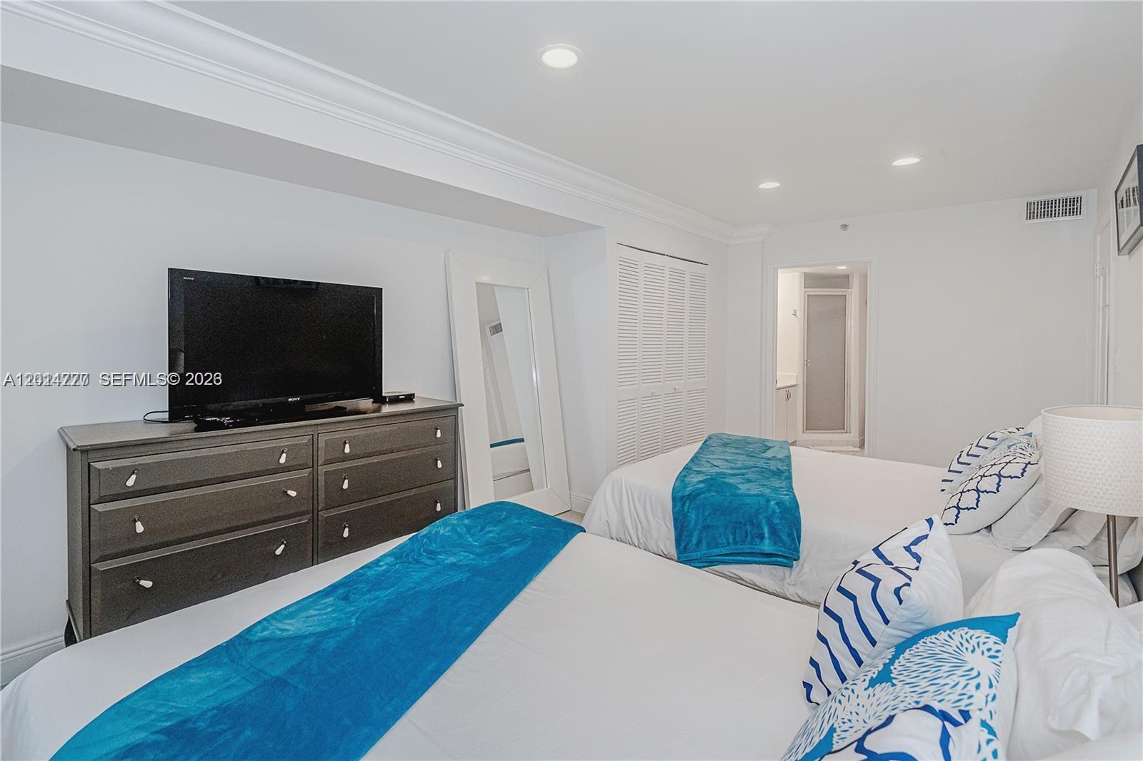 THE ALEXANDER CONDO - Residential