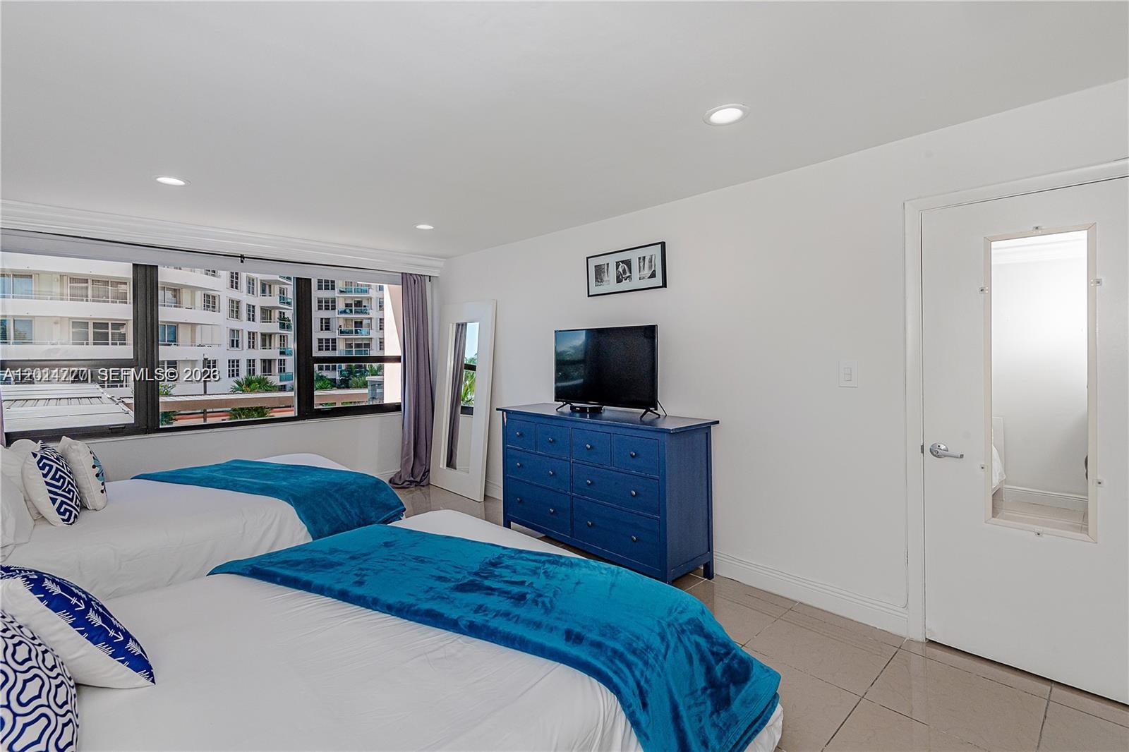 THE ALEXANDER CONDO - Residential