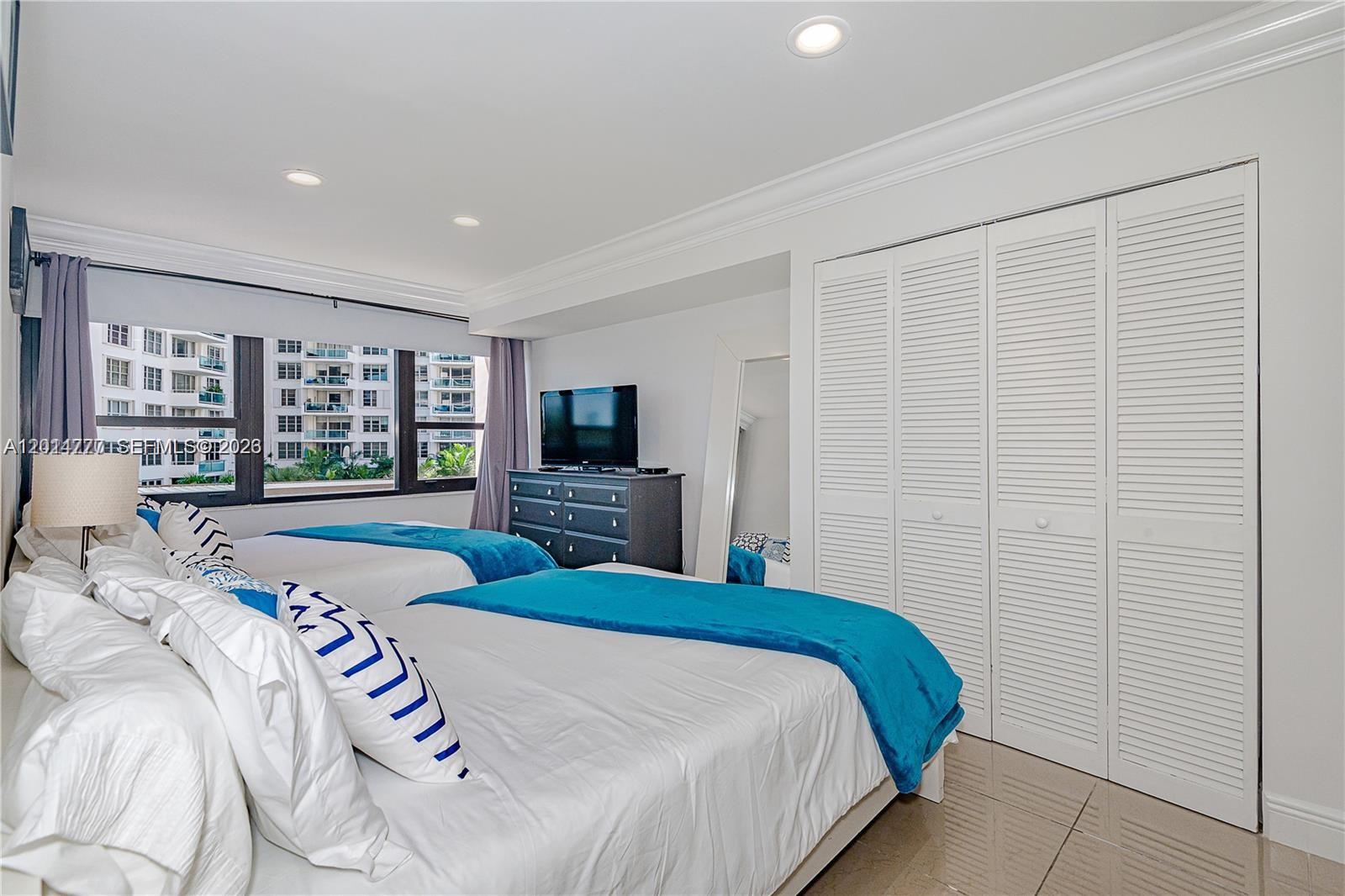 THE ALEXANDER CONDO - Residential