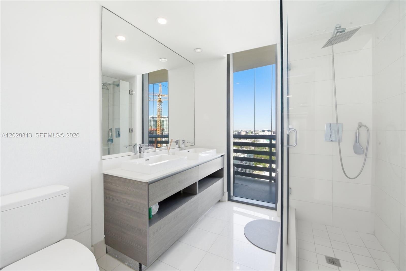 ICON BAY CONDO - Residential