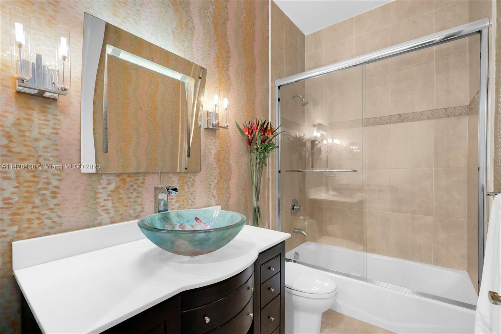 UNIVERSITY PLACE - Residential