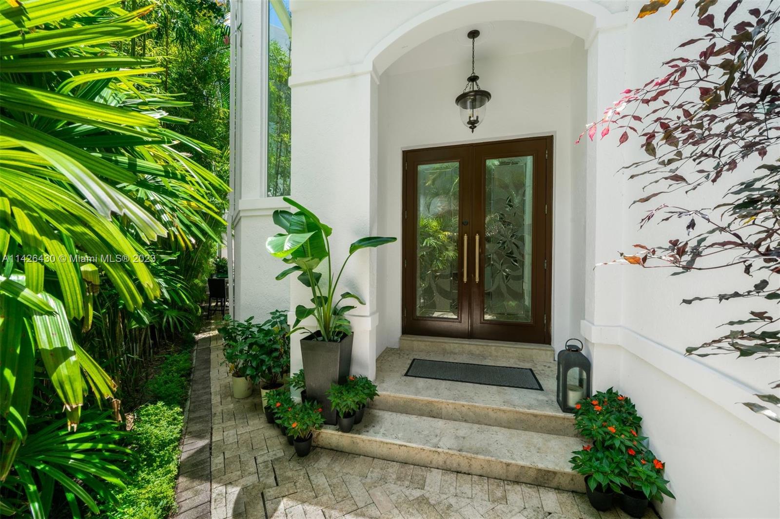 UNIVERSITY PLACE - Residential