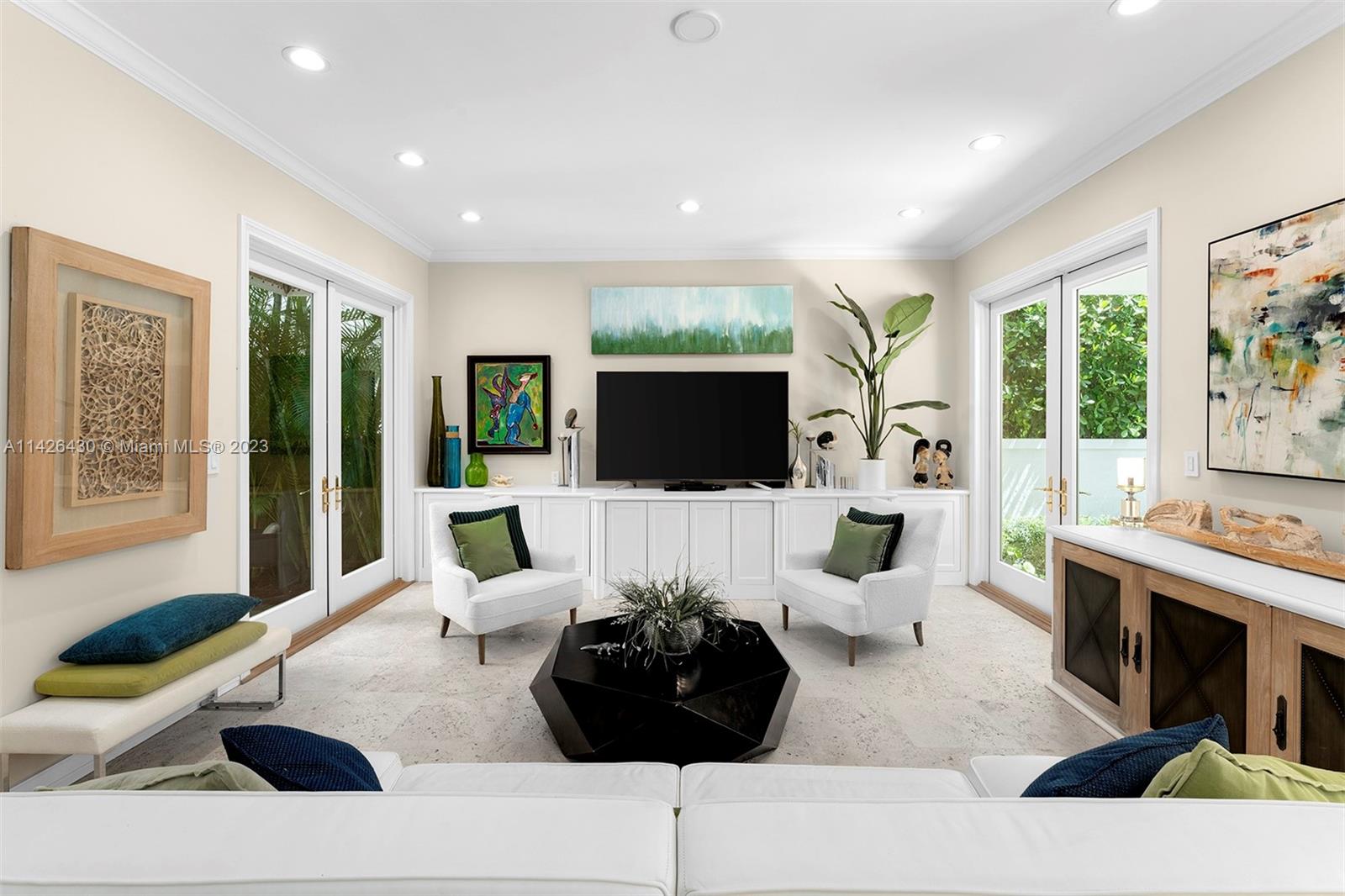 UNIVERSITY PLACE - Residential