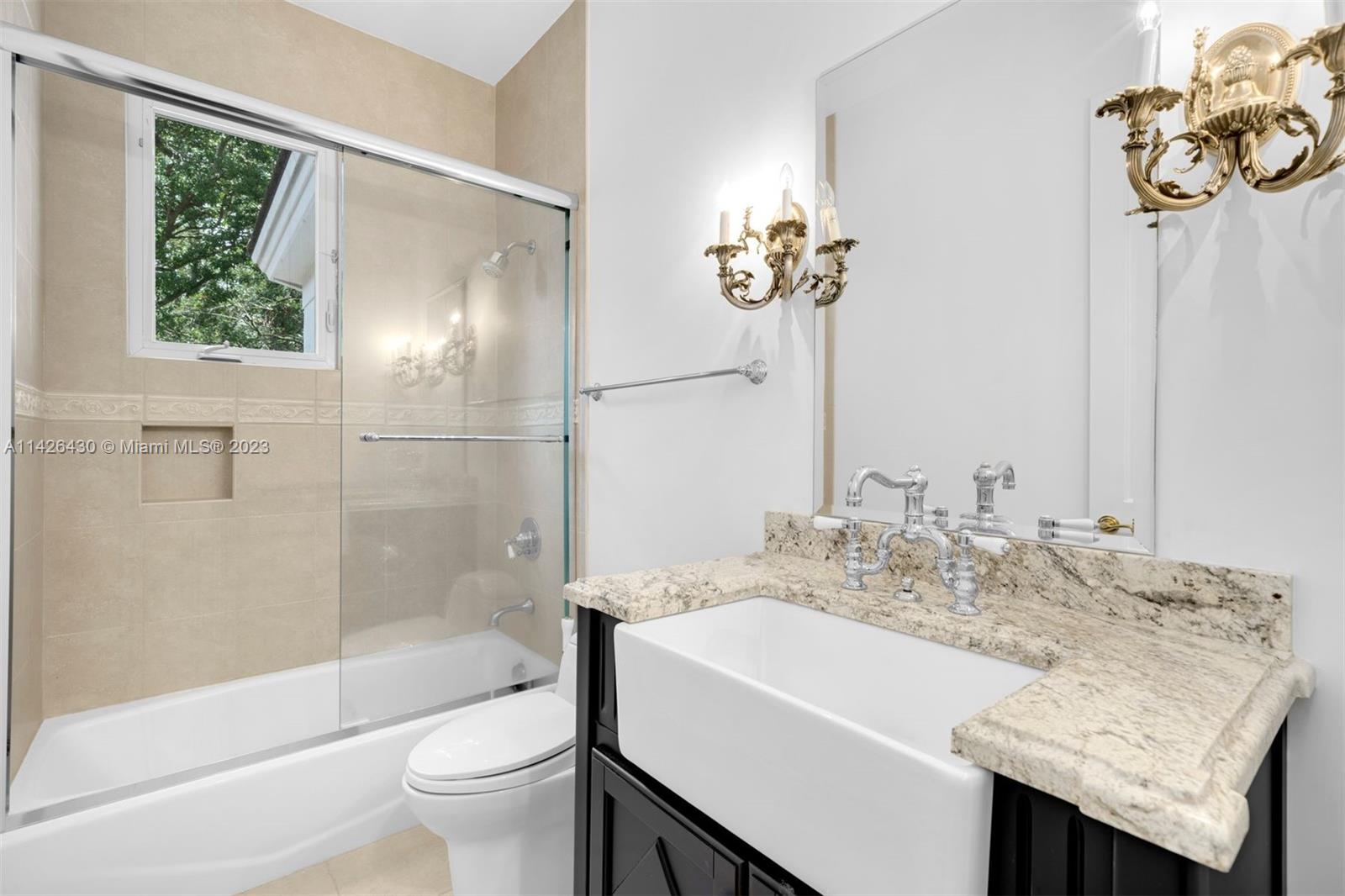 UNIVERSITY PLACE - Residential