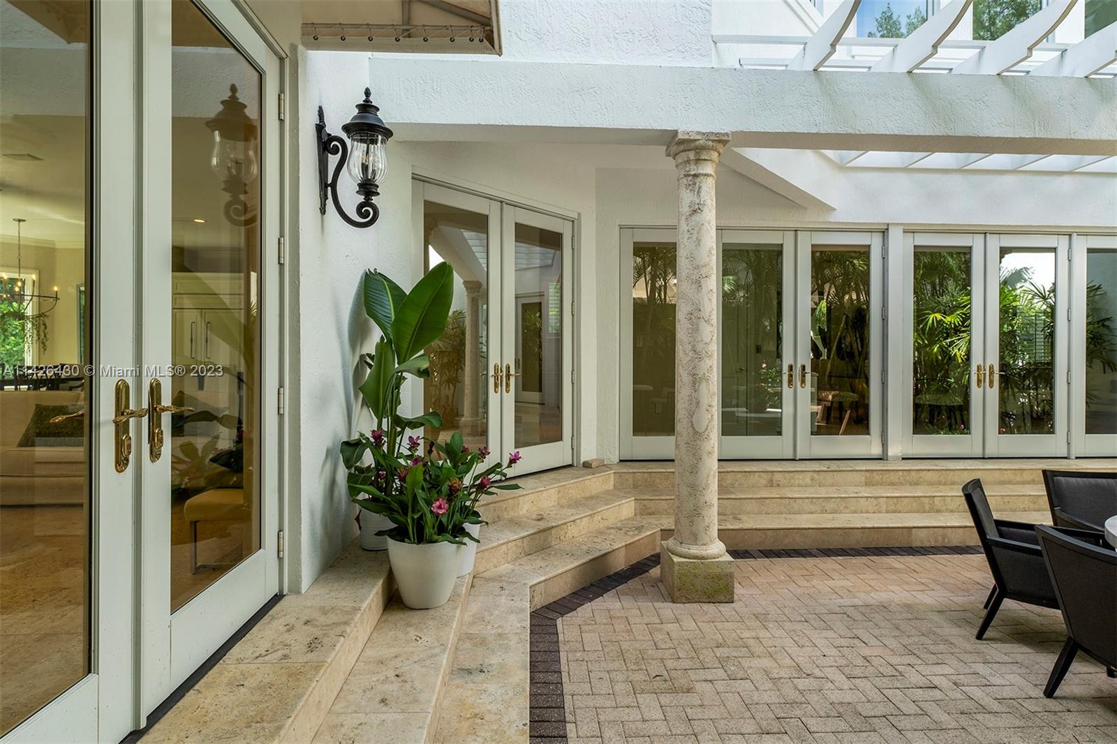 UNIVERSITY PLACE - Residential