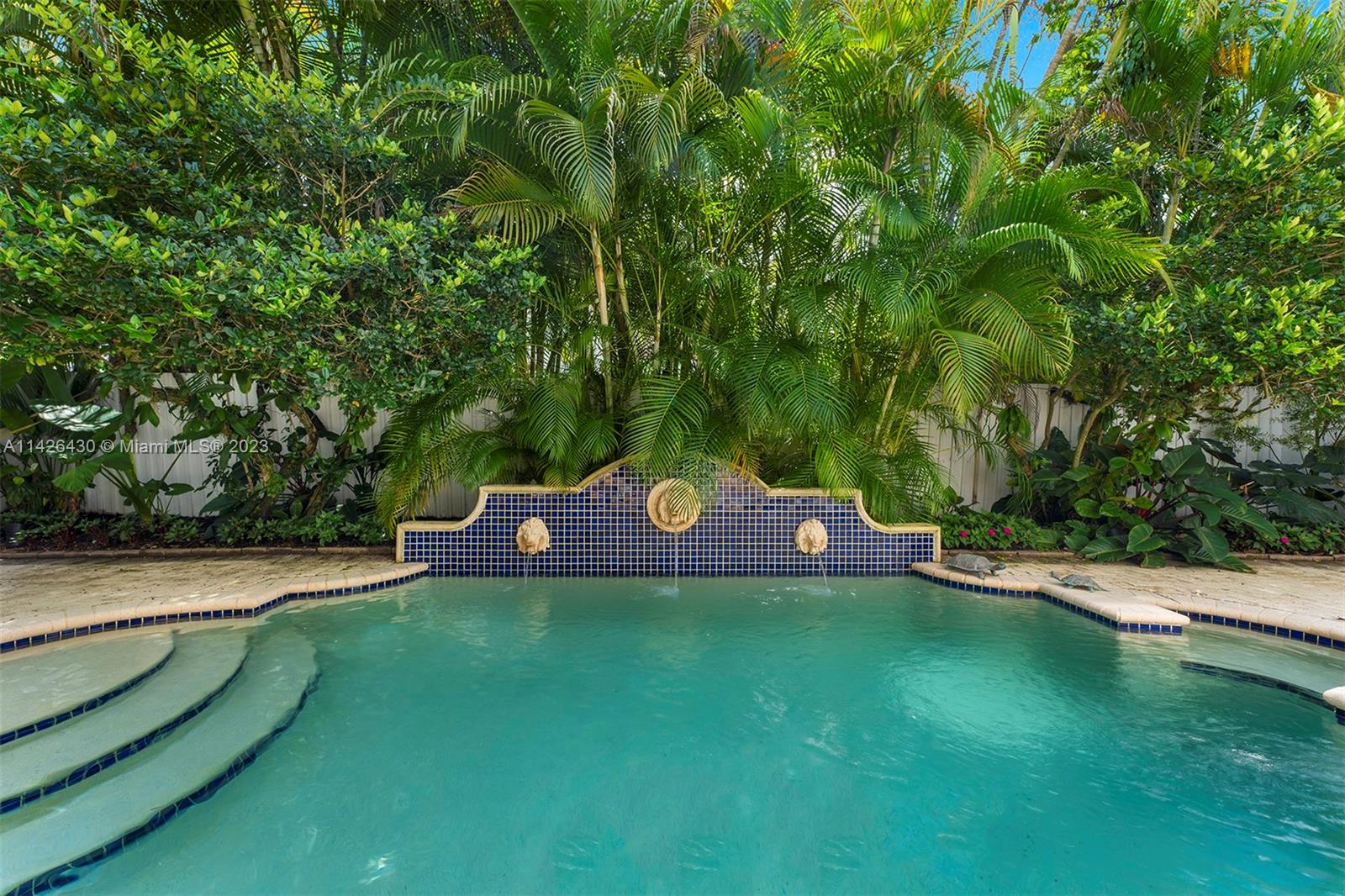 UNIVERSITY PLACE - Residential