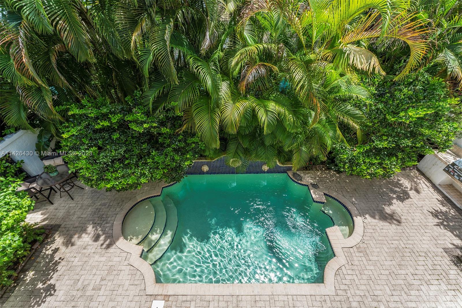 UNIVERSITY PLACE - Residential