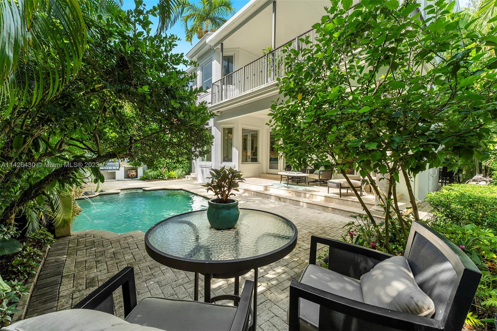 UNIVERSITY PLACE - Residential