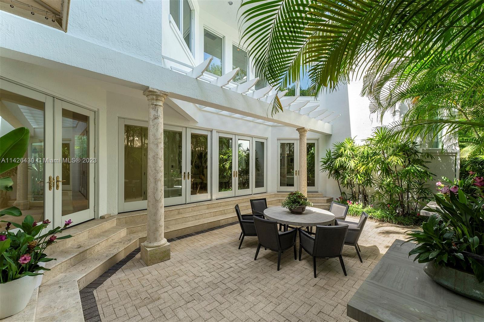 UNIVERSITY PLACE - Residential