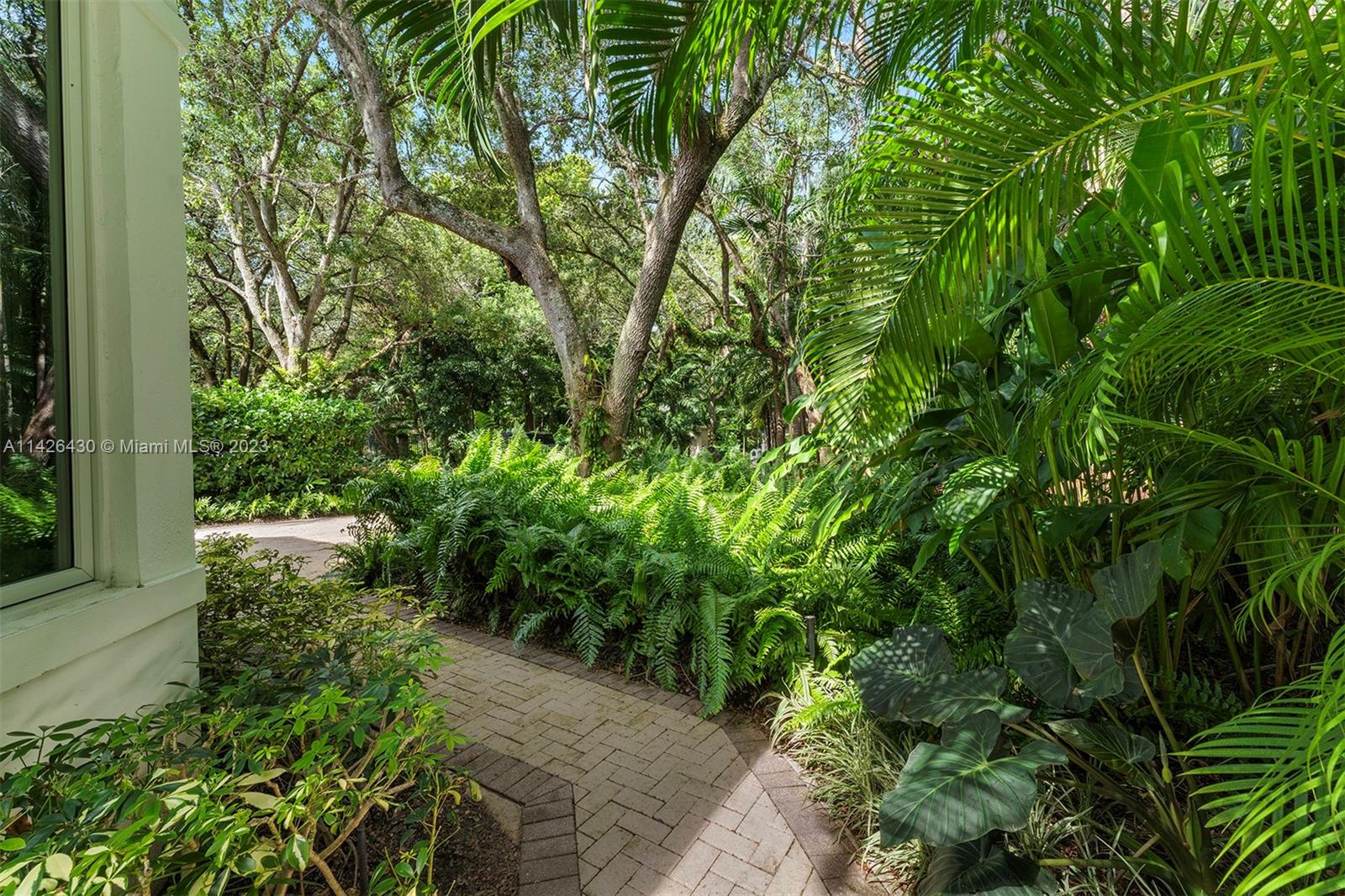 UNIVERSITY PLACE - Residential