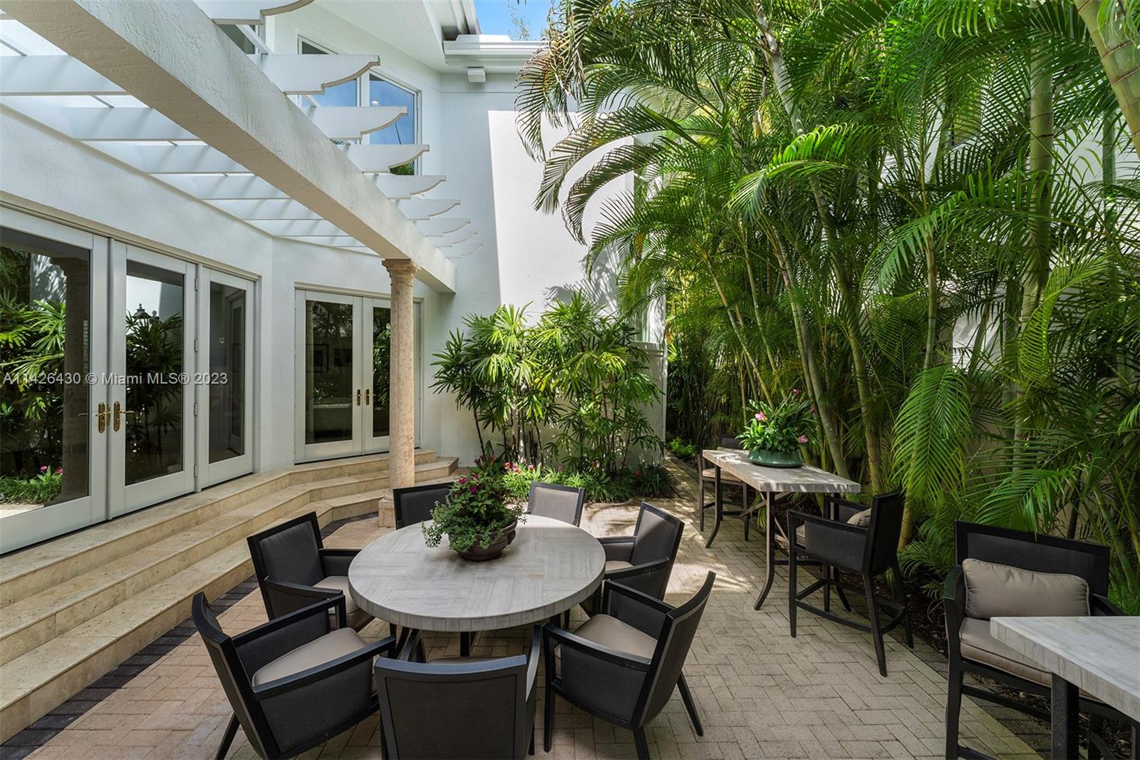 UNIVERSITY PLACE - Residential