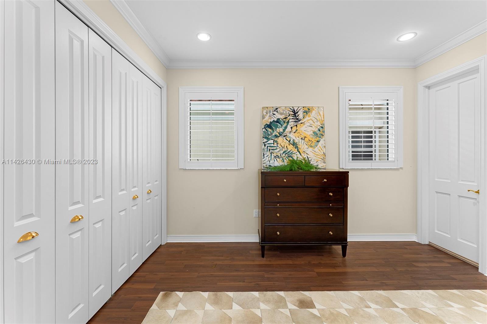 UNIVERSITY PLACE - Residential