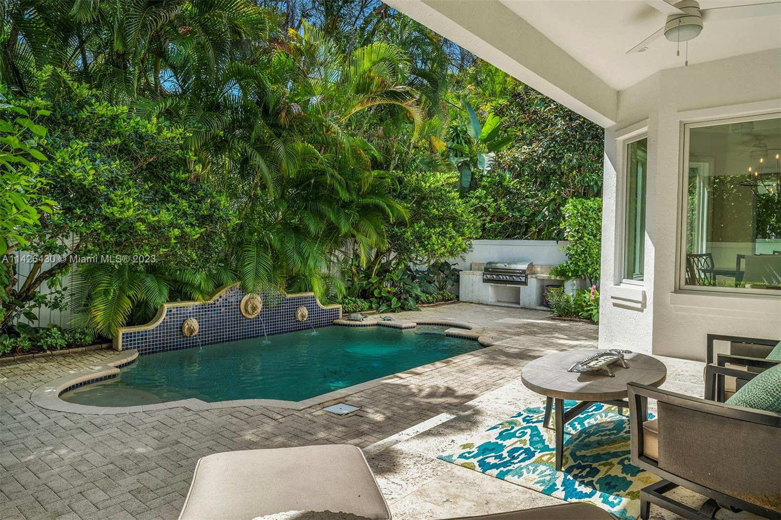 UNIVERSITY PLACE - Residential