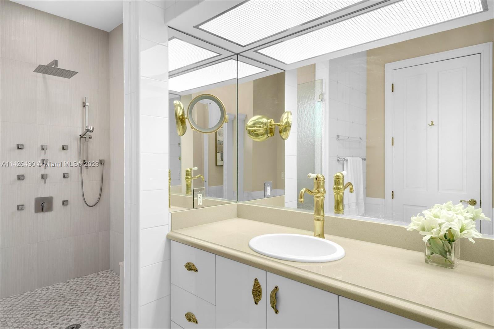 UNIVERSITY PLACE - Residential