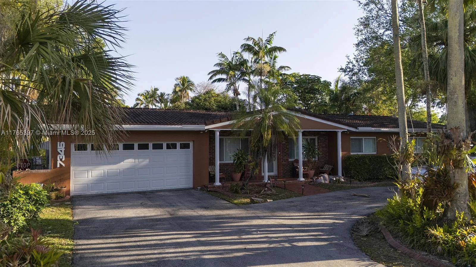 Pinecrest, Florida 33156, United States, 4 Bedrooms Bedrooms, ,3 BathroomsBathrooms,Residential,Pending,91646