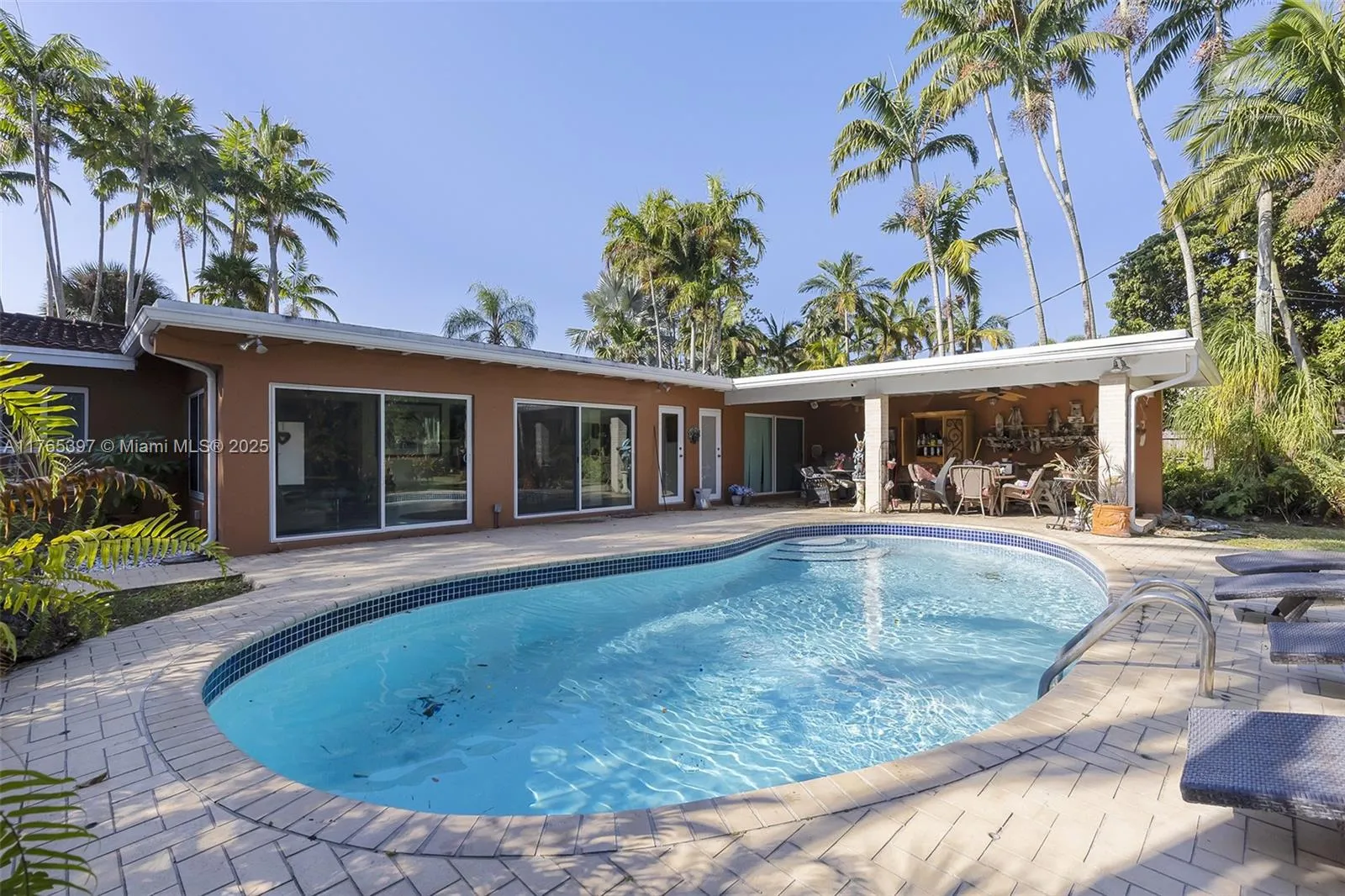 Pinecrest, Florida 33156, United States, 4 Bedrooms Bedrooms, ,3 BathroomsBathrooms,Residential,Pending,91646