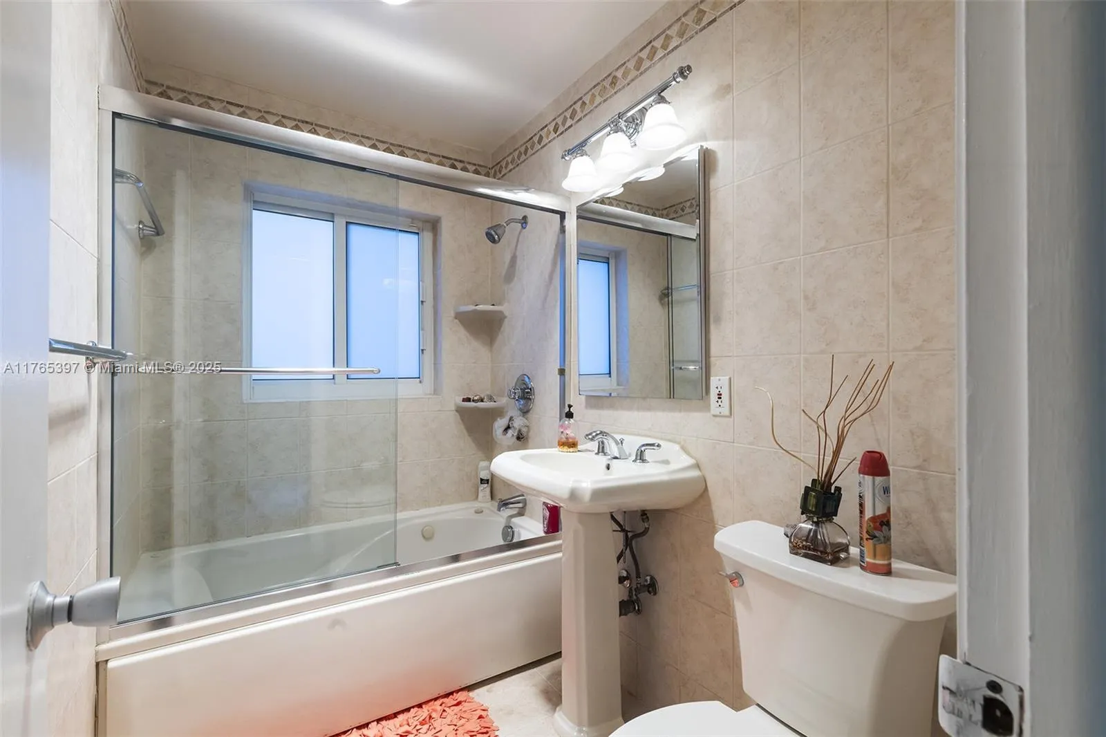 Pinecrest, Florida 33156, United States, 4 Bedrooms Bedrooms, ,3 BathroomsBathrooms,Residential,Pending,91646