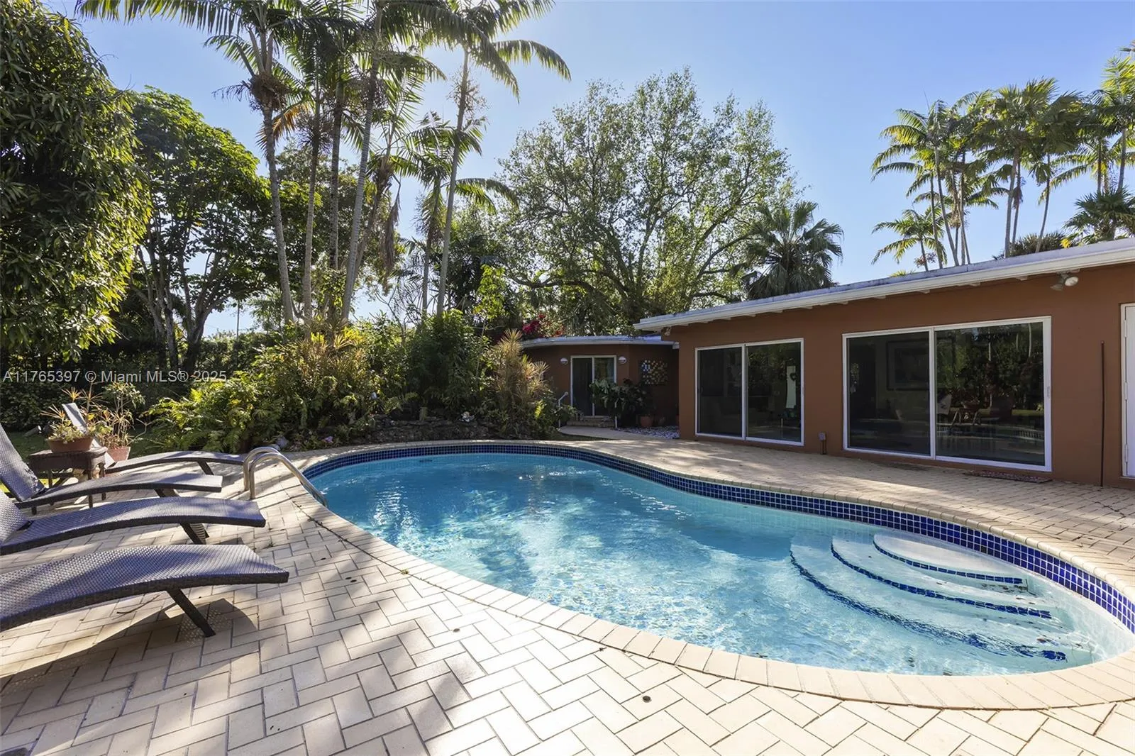 Pinecrest, Florida 33156, United States, 4 Bedrooms Bedrooms, ,3 BathroomsBathrooms,Residential,Pending,91646