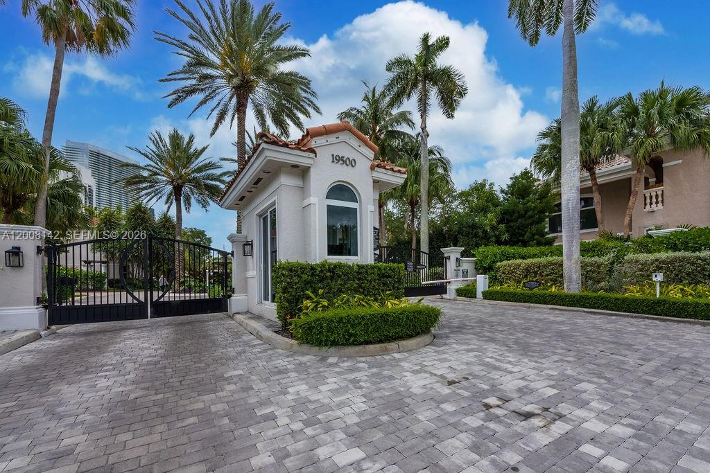 GOLDEN GATE ESTATES & MAR - Residential