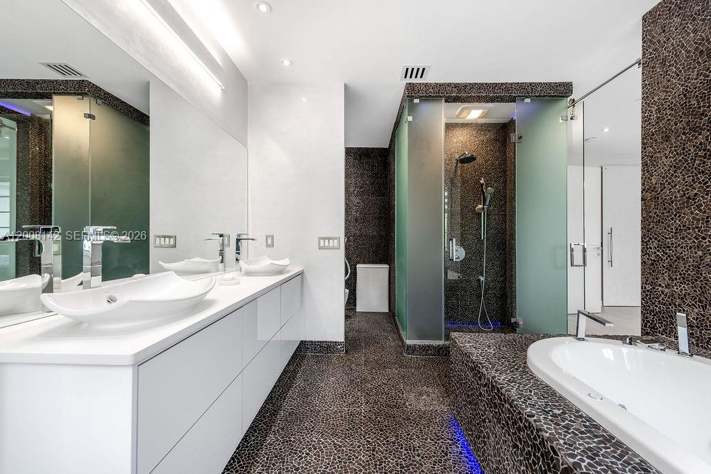 GOLDEN GATE ESTATES & MAR - Residential