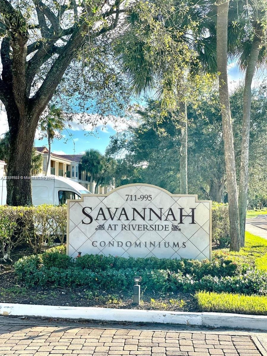 BEAUTIFUL 1 BED 1 BATH UNIT AT SAVANNAH AT RIVERSIDE. LOTS OF WINDOWS, MODERN KITCHEN WITH BREAKFAST AREA.BIG BEDROOM WITH WALKING CLOSET. EQUIPPED WITH A FULL SIZE WASHER AND DRYER.
CARPET IN BEDROOM HAS BEEN REPLACE WITH LAMINATED FLOORS.
ONE ASSIGNED PARKING SPACE AND PLENTY GUEST PARKING. GREAT LOCATION, CLOSE TO SHOPS, RESTAURANTS, MOVIE THEATER AND PUBLIC TRANSPORTATION.
UNIT IS TENANT OCCUPIED UNIT 08/15/25. TENANT ALLOWS SHOWINGS ON MONDAY'S ONLY.