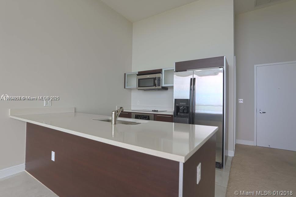 1900 N Bayshore Dr 1006