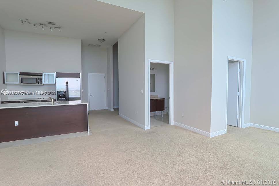 1900 N Bayshore Dr 1006