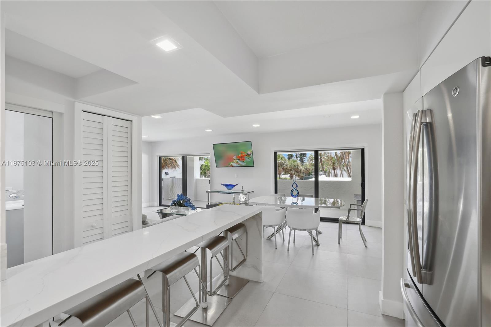 5415 Collins Ave 202