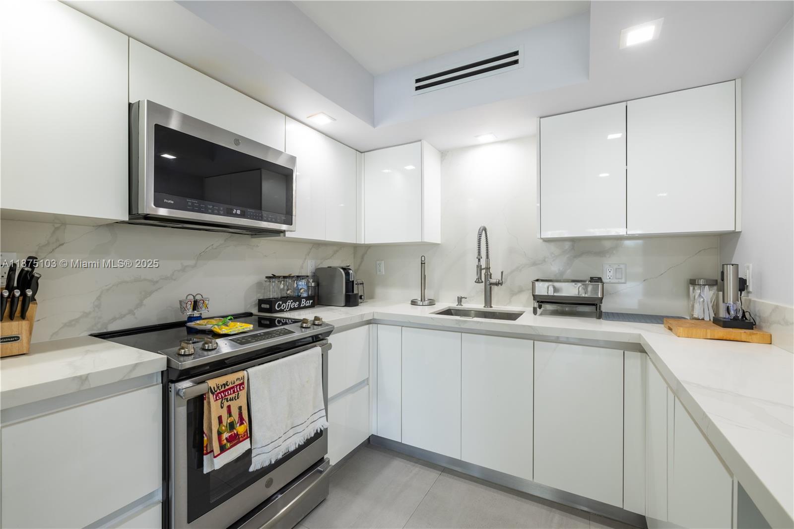 5415 Collins Ave 202