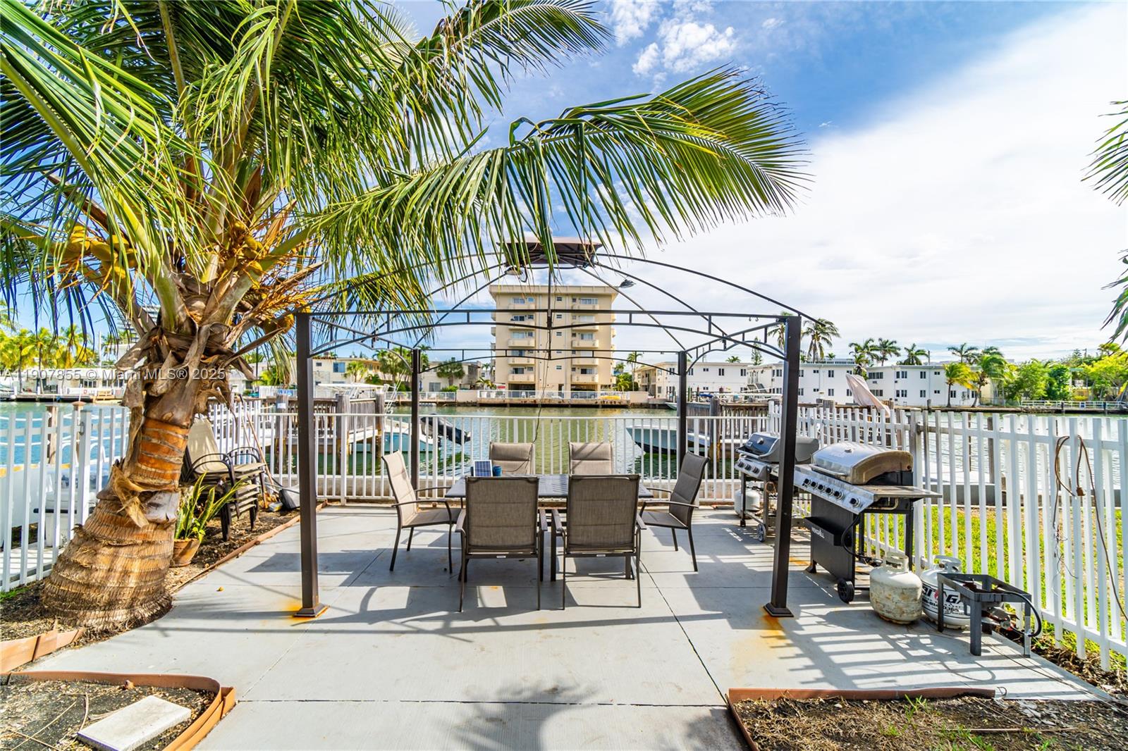 OASIS ON THE BEACH CONDO - Residential