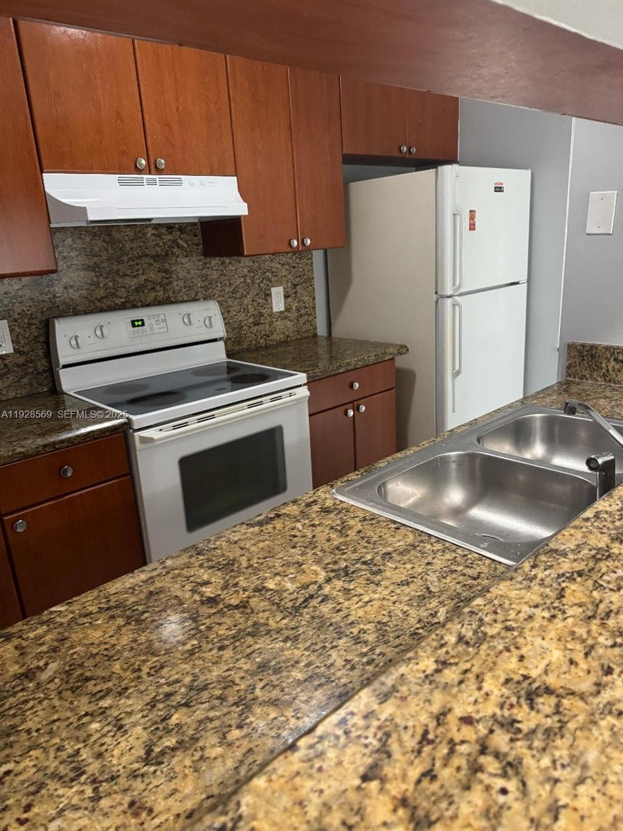 CORAL WEST CONDO - Residential Lease