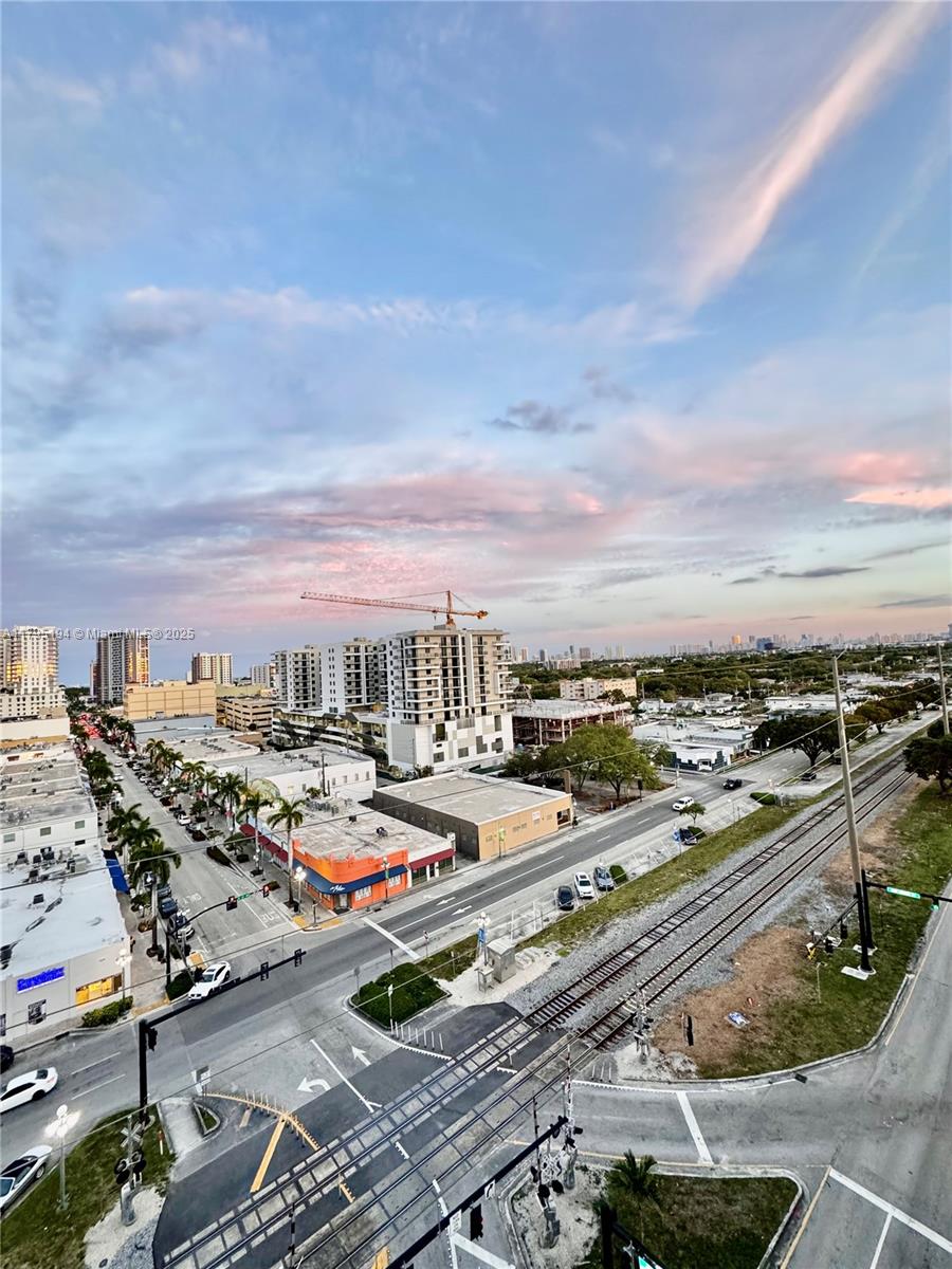 HOLLYWOOD STATION RES CON - Residential Lease