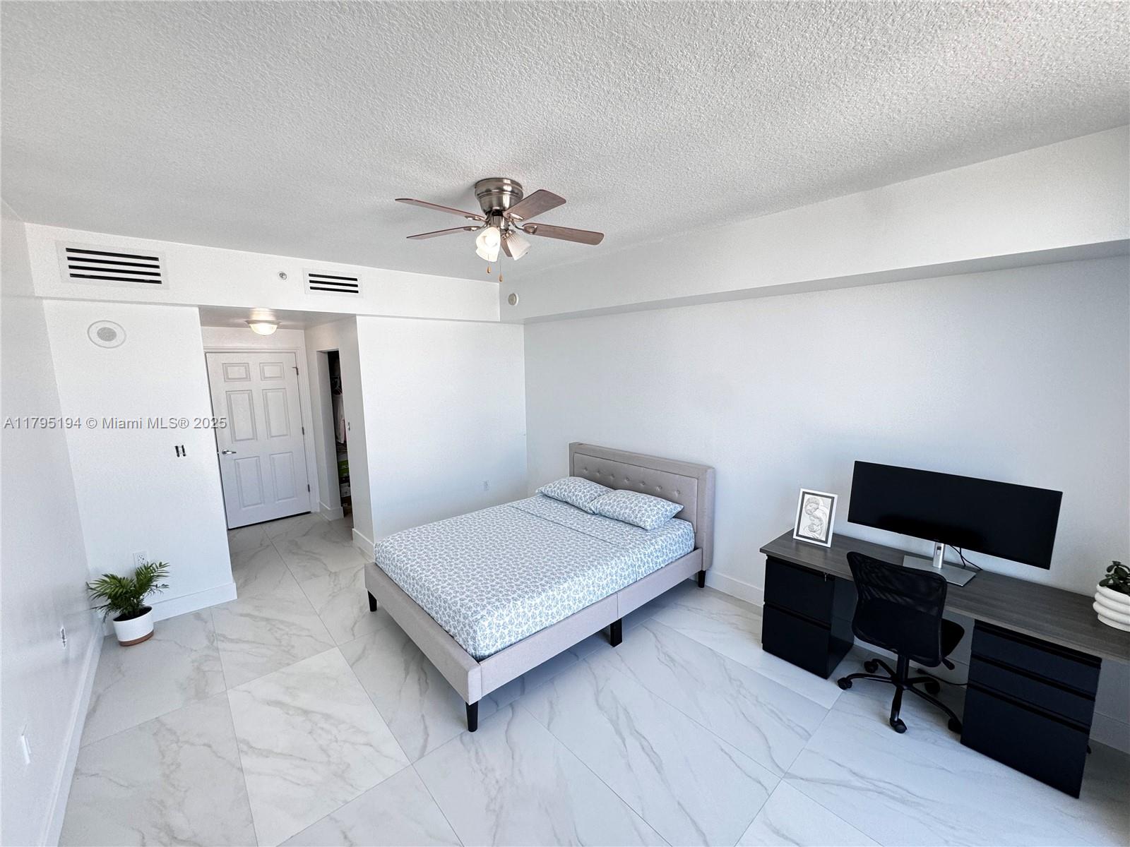 HOLLYWOOD STATION RES CON - Residential Lease