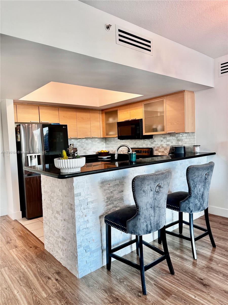 HOLLYWOOD STATION RES CON - Residential Lease