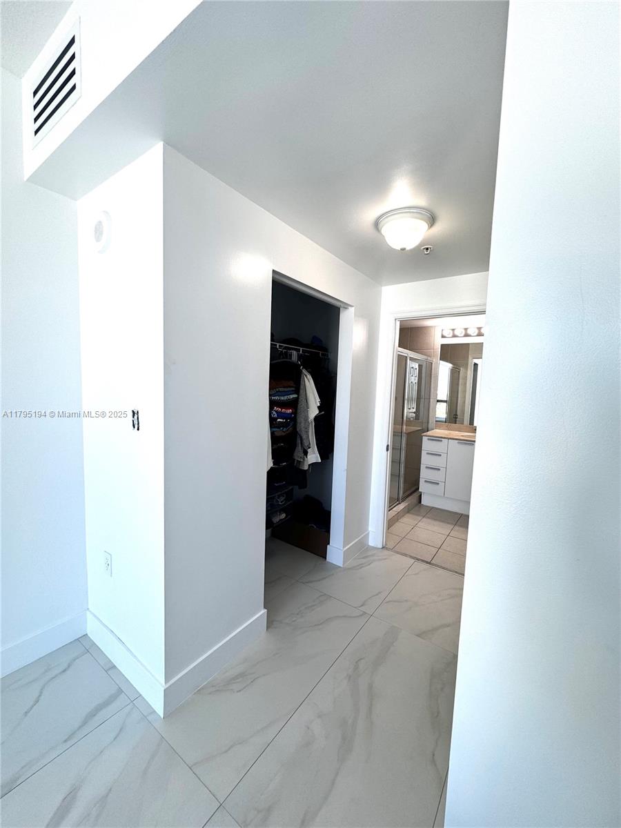 HOLLYWOOD STATION RES CON - Residential Lease