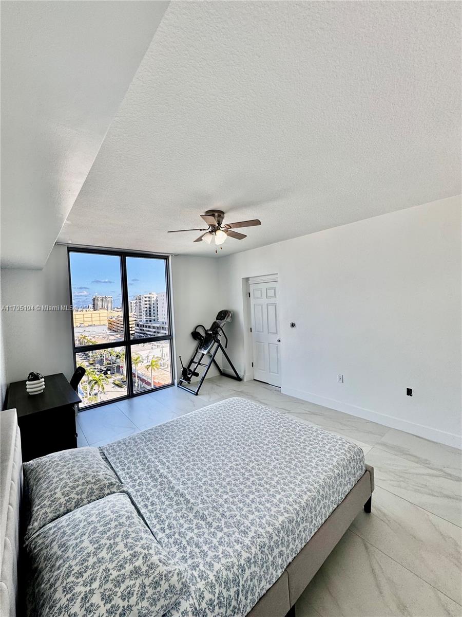 HOLLYWOOD STATION RES CON - Residential Lease