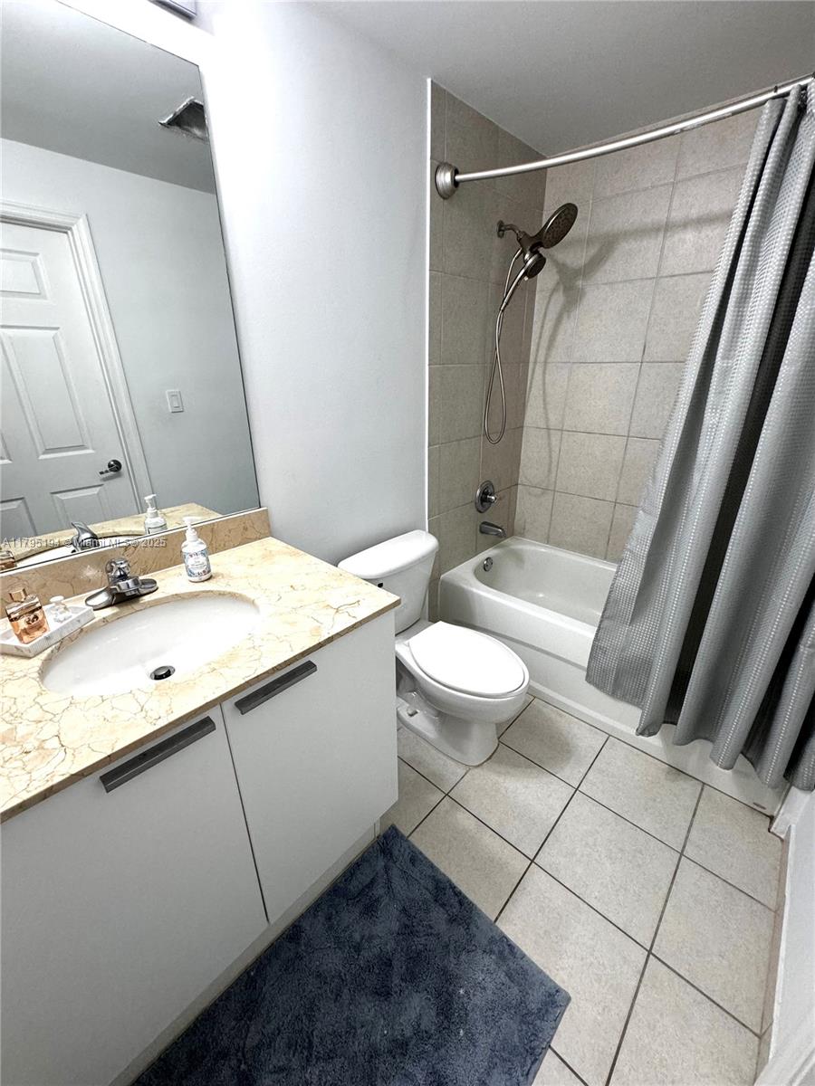 HOLLYWOOD STATION RES CON - Residential Lease