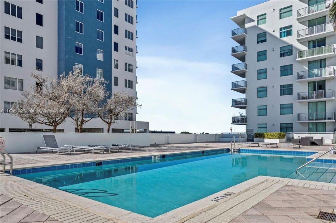 HOLLYWOOD STATION RES CON - Residential Lease