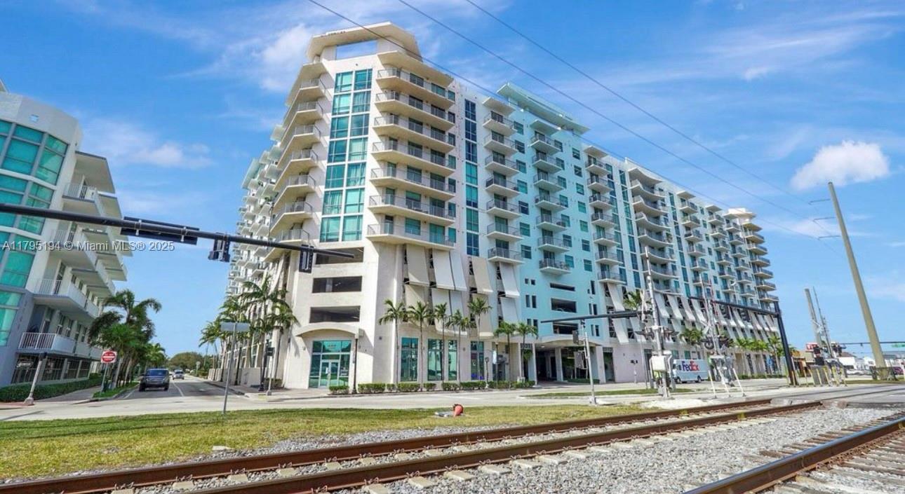 HOLLYWOOD STATION RES CON - Residential Lease