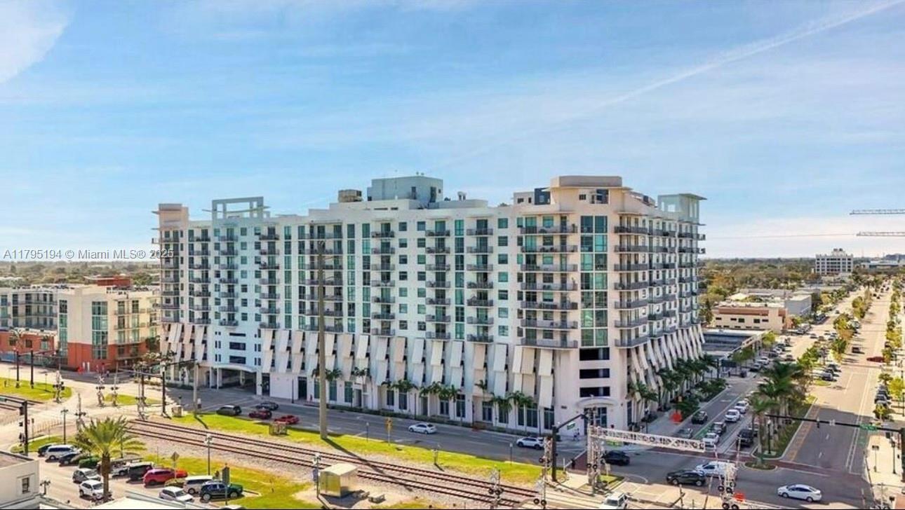 HOLLYWOOD STATION RES CON - Residential Lease