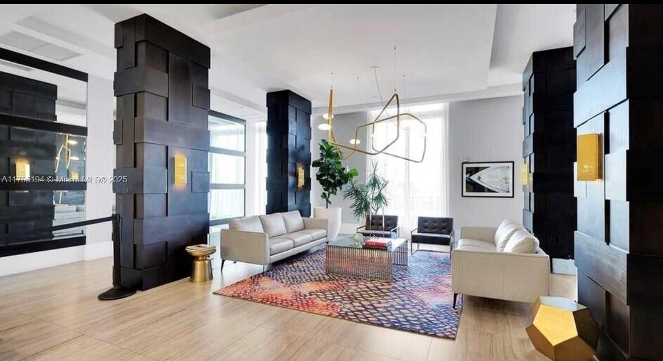 HOLLYWOOD STATION RES CON - Residential Lease