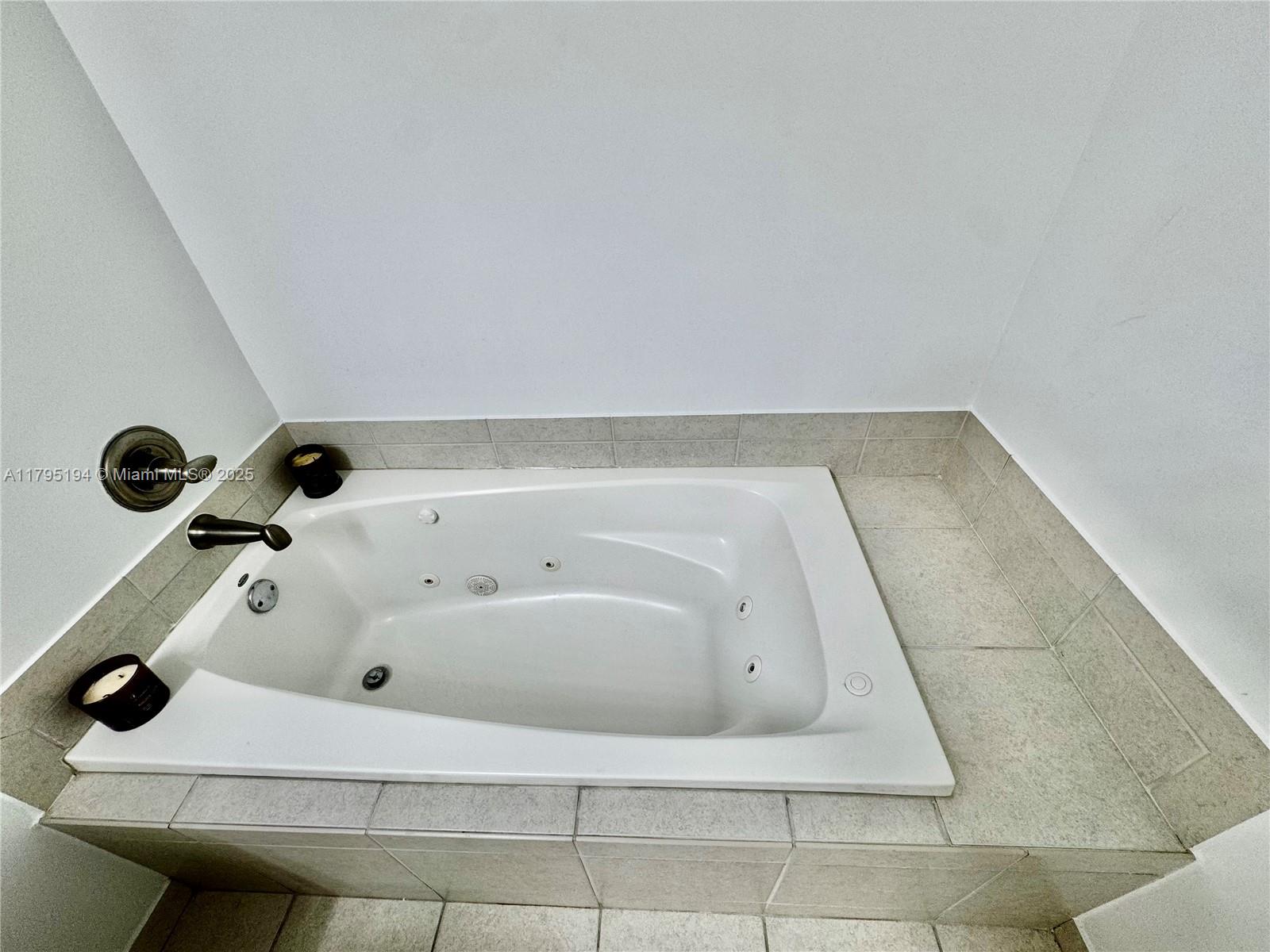 HOLLYWOOD STATION RES CON - Residential Lease