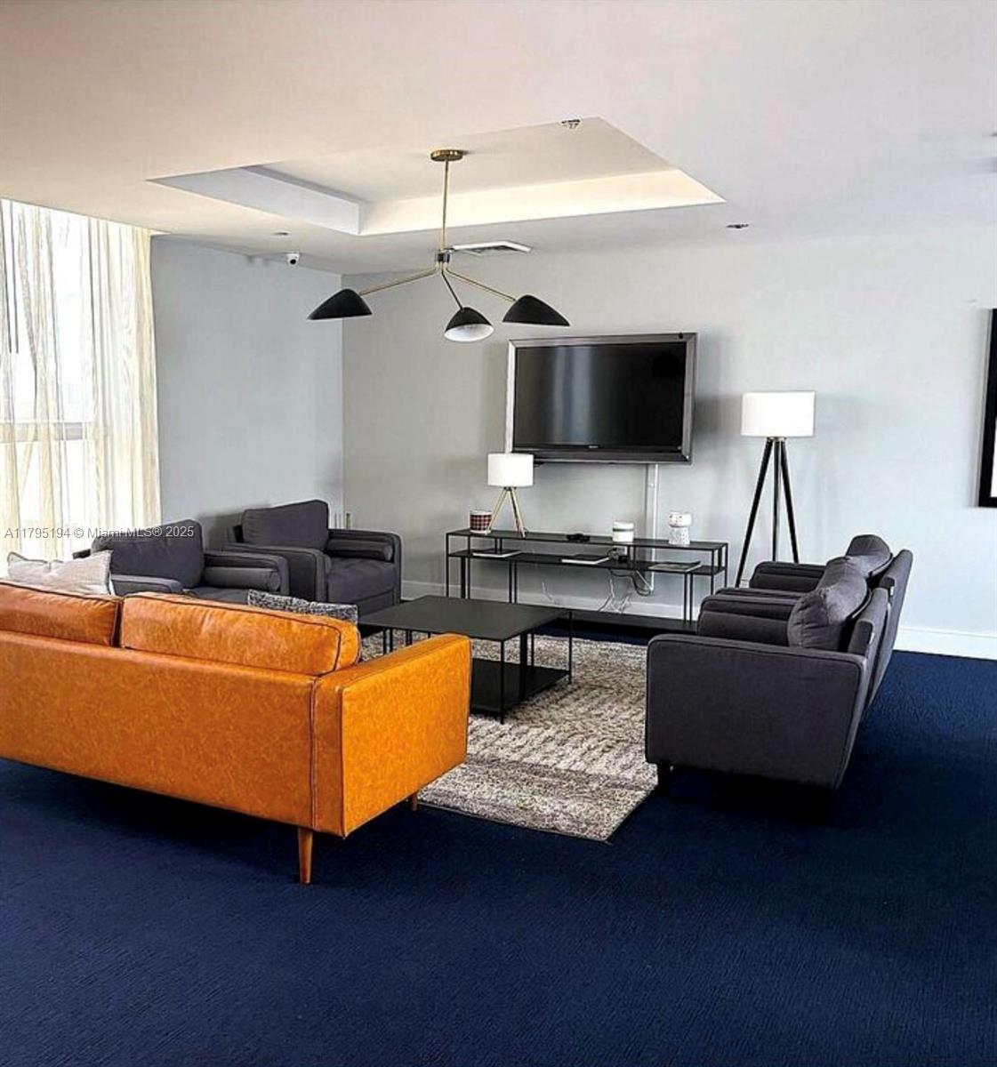 HOLLYWOOD STATION RES CON - Residential Lease